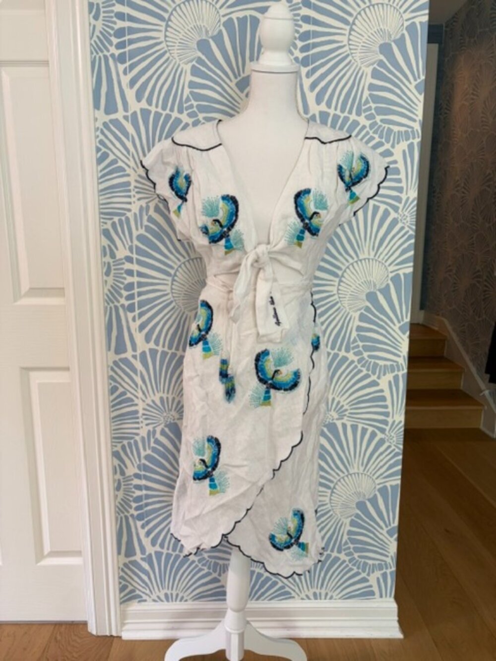 FarmRio Embroidered Green Blue Macaw Tropical White Linen Wrap Dress Size XS